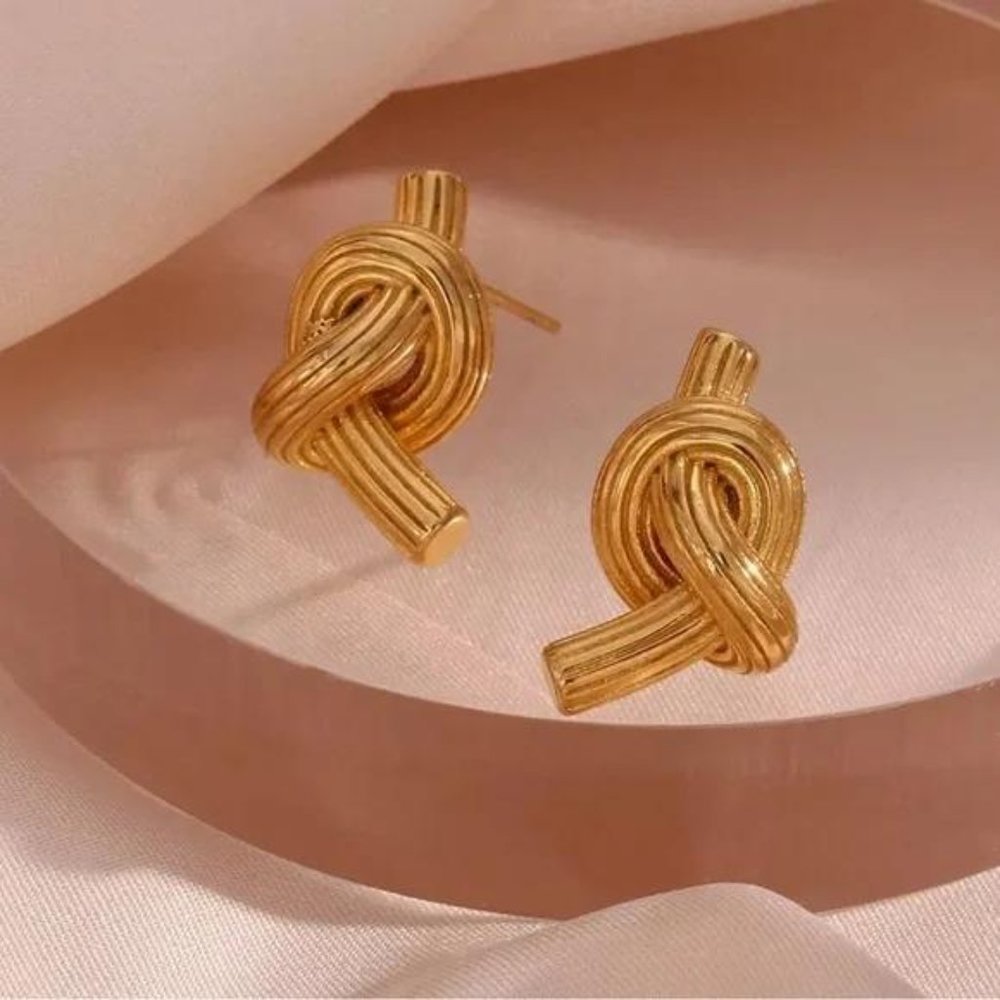 New 18K Gold Twisted Knot Stud Earring, NICE EARRINGS, CUTE EARRINGS